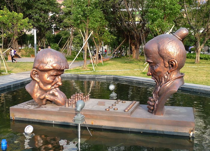 Trả lời sao khi bị nói suốt ngày mải mê chơi cờ?